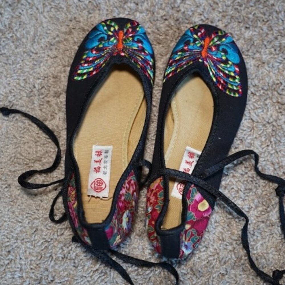 Butterfly Embroidery Ballet Flats with Ankle Ties Size 8/9